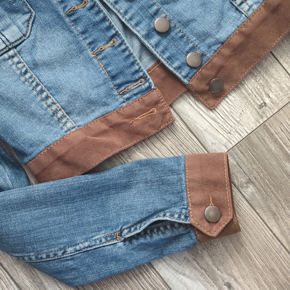 Forever 21 Blue Denim Cropped Jacket with Brown Suede Trim S - Picture 3 of 4
